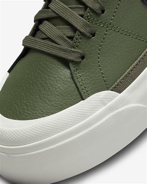 Nike court legacy lift sneaker - - Jul 20, 2022 · It has a pearl white, neutral color scheme with a delicate, light fabric. A metallic platinum-photon dust is also visible on this pair of women's shoes. The shoe's midsole features a bold statement with a Nike logo and Swooshes on its side. . The Nike Court Legacy Lift Pearl White Phantom W debuted on July 20, 2022, and retailed at $80. 